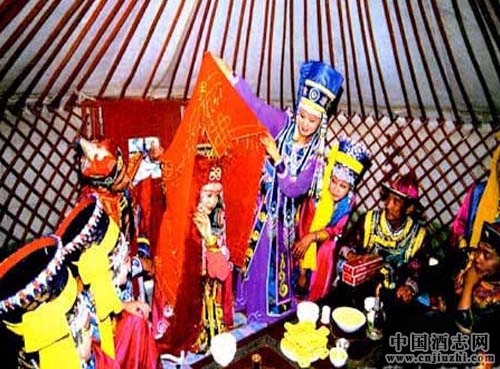 酒禮習俗:我國鄂爾多斯地區(qū)的待客之道