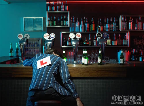 酒禮習俗:酒吧喝酒的方法