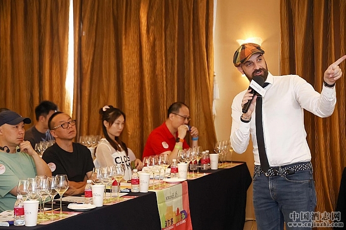 DƬ27.jpg